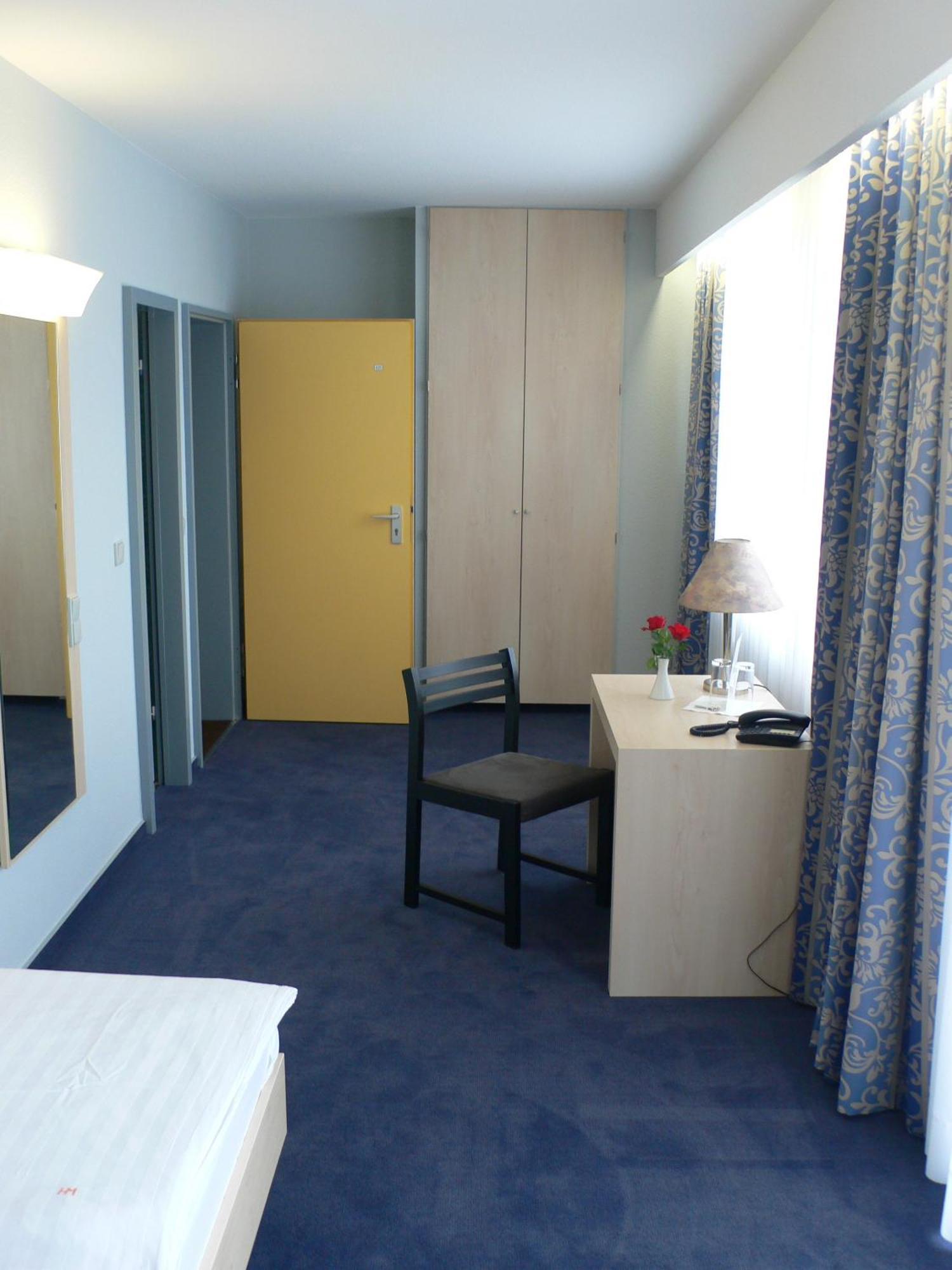Hotel Meran Hallenbad & Sauna Saarbruecken Exterior photo